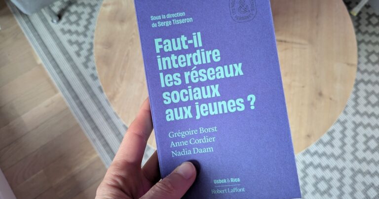 Couverture du livre "Faut-il interdire les réseaux sociaux aux jeunes" - Octobre 2025