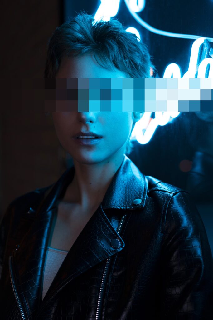 Jeune fille ado victime de deepfake porno ou deepnude sur les réseaux sociaux